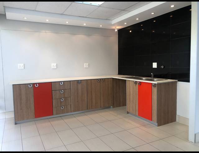 81M² RETAIL TO LET IN SANDTON CENTRAL